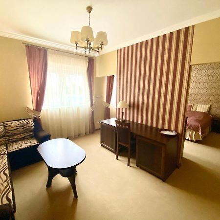 Przy Debach Hotel Stargard Szczecinski Bagian luar foto