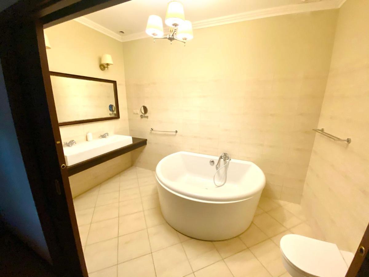 Przy Debach Hotel Stargard Szczecinski Bagian luar foto